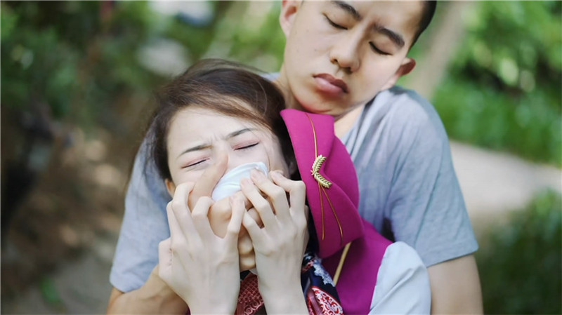 国产剧情AV空姊杀手黑丝空姊出门被袭拖回宿舍迷晕强开高跟黑丝,完美身材穿工服爆干